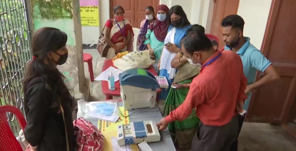 बिहार विधानसभा चुनाव – कड़ी सुरक्षा के बीच पहले चरण का मतदान शुरु