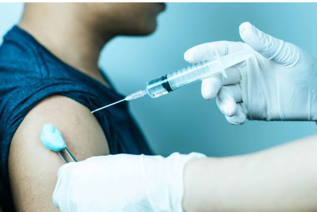 आज से कोरोना टीके लगाने के नियम में बदलाव हुआ, केंद्र के अस्पतालों में भी 18 साल से ज्यादा उम्र के लोगों मुफ्त वैक्सीन लगेगा
