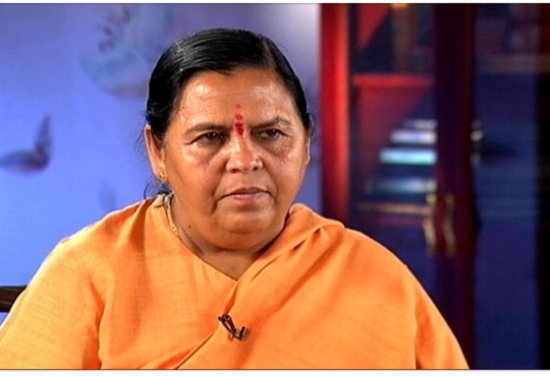 Uma Bharti apologized for the statement of bureaucracy and chappal