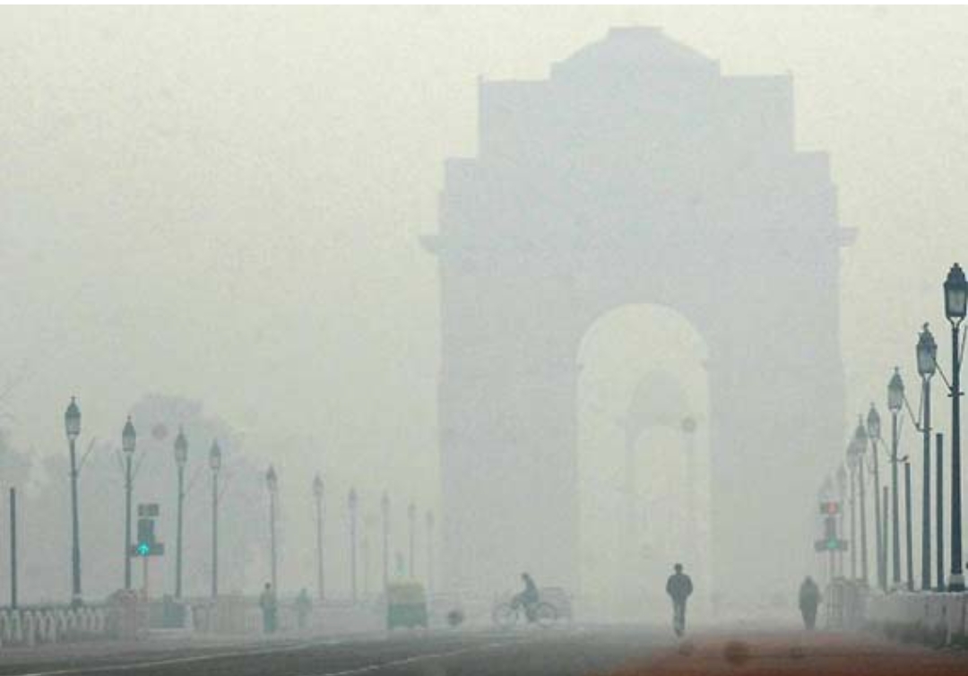 दिल्ली में बढ़ा प्रदूषण, सरकारी कर्मचारी घर से करेंगे काम, एक हफ्ते के लिए स्कूल बंद हुआ