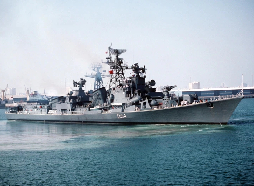 मुंबई में भारतीय नौसेना के जहाज आईएनएस रणवीर में जोरदार विस्फोट, 3 नौसैनिक शहीद हुए