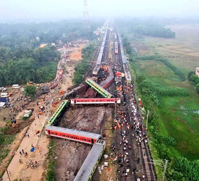 बालासोर ट्रेन हादसा : घटनास्थल पर पहुंचे पीएम मोदी ने कहा दोषियों को बख्शा नहीं जाएगा