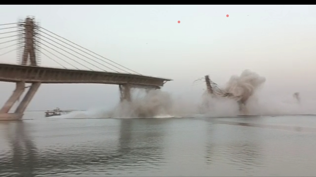 गंगा नदी पर निर्माणाधीन पुल बिहार के सुल्तानगंज में गिरा