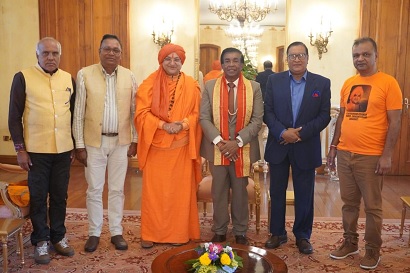 Swami Umakantanand with Mauritius President