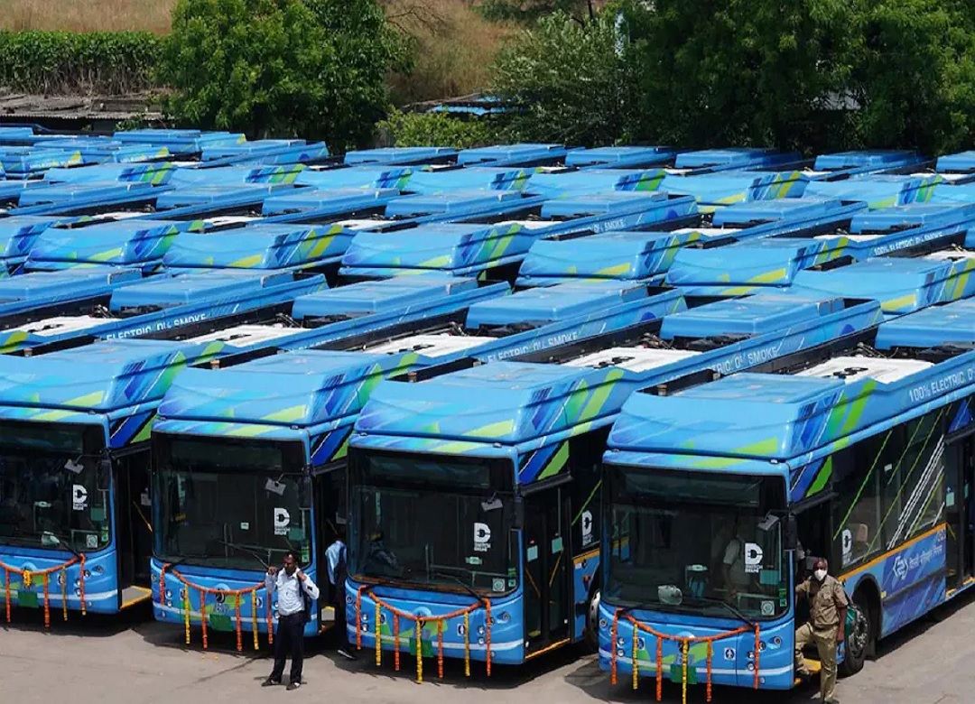 PM e-bus service starts