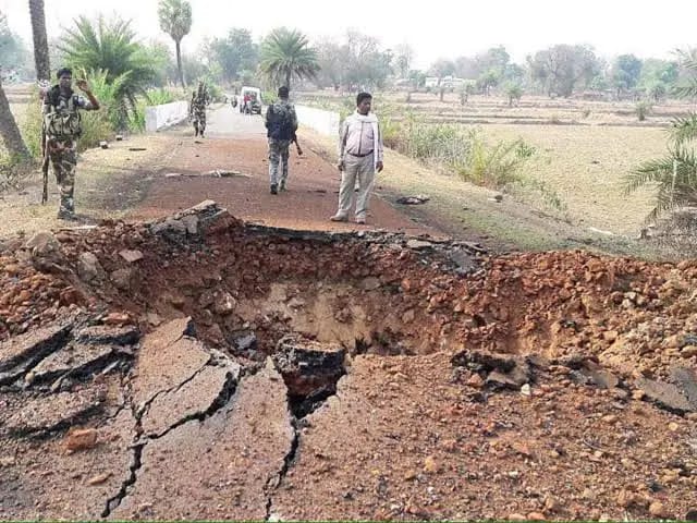 छत्तीसगढ़ के बीजापुर में नक्सली हमले में सीआरपीएफ के 9 जवान शहीद