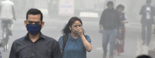 दिल्ली में आसमान में प्रदूषण का छाई कोहरा , AQI 550 के पार, GRAP-2 लागू