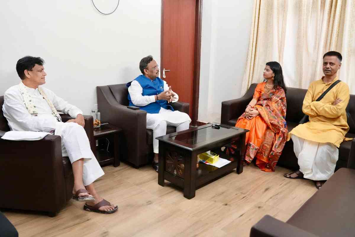 बिहार विधानसभा चुनाव : दरभंगा की अलीनगर सीट से चुनाव लड़ेगी लोकगायिका मैथिली ठाकुर ?