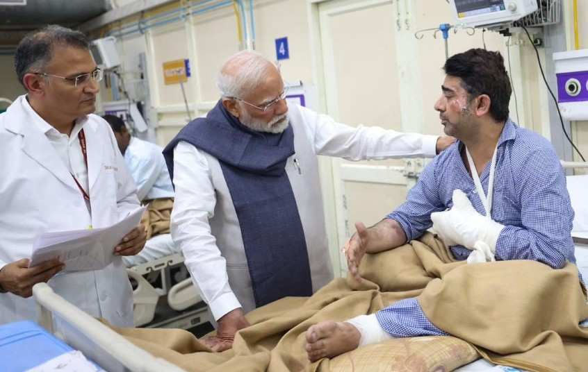 PM Modi visits Red Fort blast victims in LNJP hospital