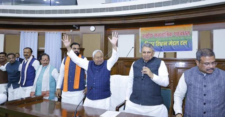 नीतीश कुमार चुने गए NDA विधायक दल के नेता, सरकार बनाने का दावा पेश किया, 20 नवम्बर को लेंगे शपथ