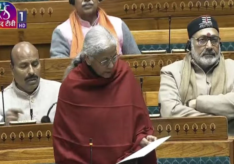 वित्त मंत्री निर्मला सीतारमण ने लोकसभा में पेश किया आर्थिक सर्वेक्षण 2025-26, GDP 6.8% से 7.2% रहने का अनुमान