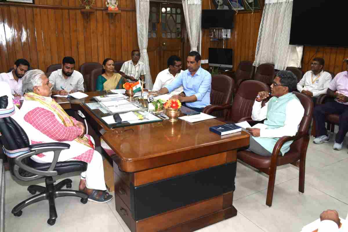 Bihar Legislative Assembly Speaker Dr. Prem Kumar held a meeting with the Chief Secretary